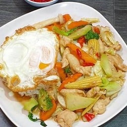 ข้าวราดผัดผักรวม