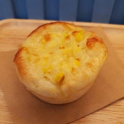 ขนมปังไส้ข้าวโพดชีส