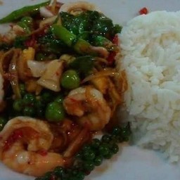 ผัดฉ่าราดข้าว