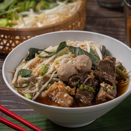 ก๋วยเตี๋ยวเนื้อตุ๋น