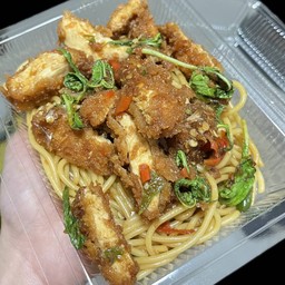 สปาเก็ตตี้กะเพราไก่กรอบ