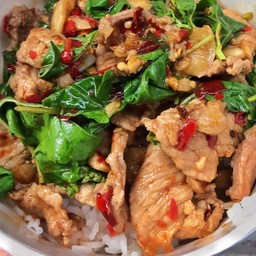 ข้าวกะเพราหมูชิ้น