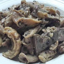 เครื่องในหมูผัดพริกไทยดำเป็นกับ