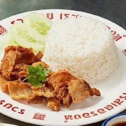 หมูสามชั้นทอดน้ำปลาราดข้าว