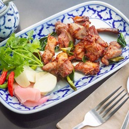 แหนมหมูกระดูกอ่อนใบพายโฮมเมดปลอดสาร( fermented pork catilage )