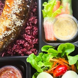 ข้าวไรซ์เบอรี่ปลาซาบะราดซอสเทอริยากิ