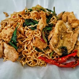 มาม่าผัดกระเพรา