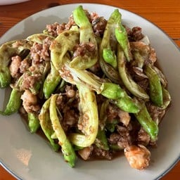 ดอกแคผัดกะปี