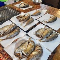 ปลาทูนึ่ง ปลาทูทอด น้ำพริกกะปิ ตลาดกระเทียม อ่อนนุช 17