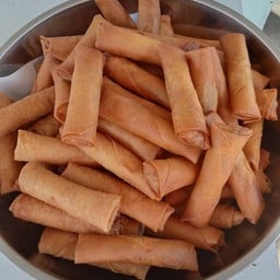 ข้าวกล่องปอเปี๊ยะทอดถนนคนเดิน