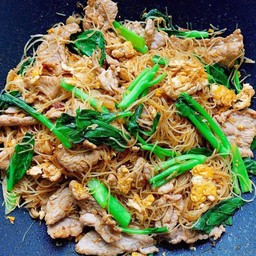 ผัดซีอิ๊วเส้นหมี่