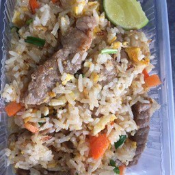 ข้าวผัดเนื้อย่าง