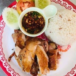 ข้าวไก่ย่างจิ้มแจ่ว