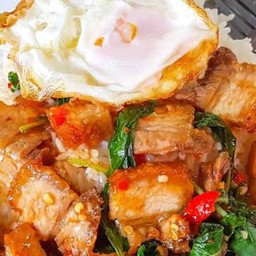 กะเพราหมูกรอบ