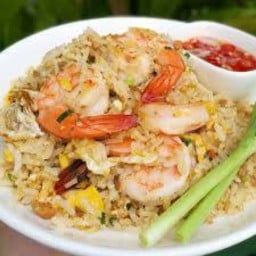 ลุงตี๋โภชนา ข้างร้านโบวี่คิ้วสามมิติ