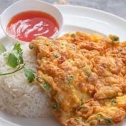 ข้าวไข่เจียวทรงเครื่อง ไก่บด  แครอท หอมใหญ่