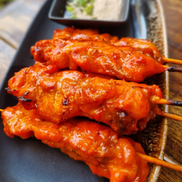 ไก่แดงปิ้ง +น้ำจิ้มแจ่ว (ชุด 5 ไม้)