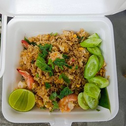 ผัดกะเพรากุ้ง