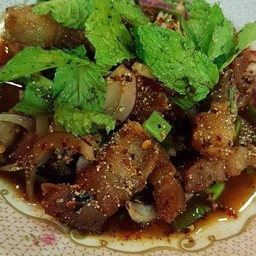 ลาบหมูกรอบ