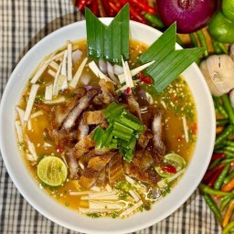 ยำสามชั้นทอด