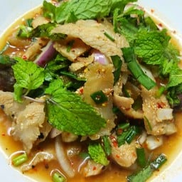 น้ำตกคอหมูย่าง