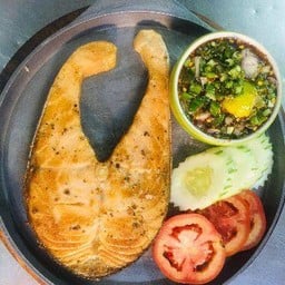 ปลาแซลมอนย่าง(ยำแซ่บ)