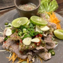 หมูมะนาวคะน้ากรอบ