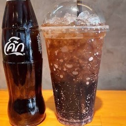 โค้กใส่น้ำแข็ง