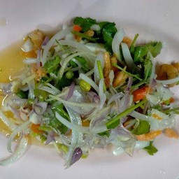 ยำไข่เค็มเกี่ยมฉ่าย