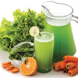 ร้านน้ำผลไม้แยกกากสกัดเย็น (ซ้อมผ้า)