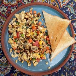 ไข่คน ผัก 5 สี + ขนมปังแซนด์วิช 1 ชิ้น