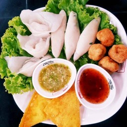 ลูกชิ้นรวมลวกจิ้ม + น้ำจิ้มซีฟู้ดรสเด็ด