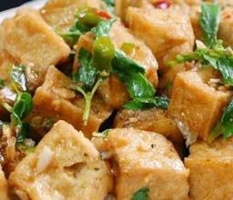 กะเพราเต้าหู้(ราดข้าว)