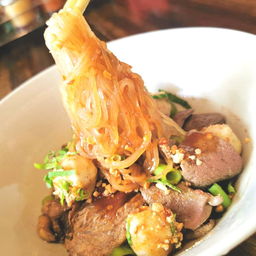 [อร่อยซ่ากับโค้ก] ก๋วยเตี๋ยวเรือหมู (น้ำตก) +  โค้ก ออริจินัล (กระป๋อง) 