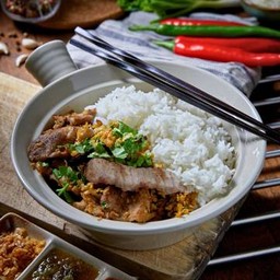 ข้าวแห้งซี่โครงหมู咸鱼炒饭