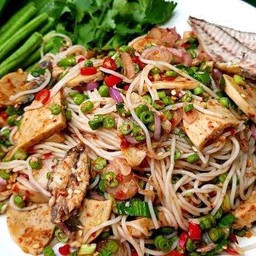 ยำขนมจีนปลาทูหมูยอ