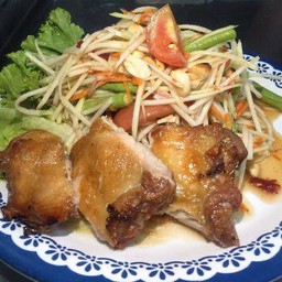 ส้มตำไทยไก่ย่าง