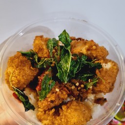 ข้าวผัดกระเพราไก่กรอบ