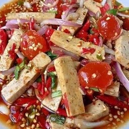 ยำหมูยอไข่แดง