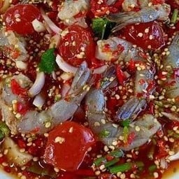 ยำกุ้งสดไข่แดงเค็ม