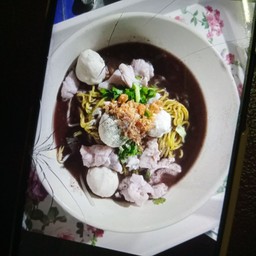 ก๋วยเตี๋ยวหมูน้ำตกต้มยำ จัมโบ้