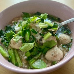 อ.อร่อย ก๋วยเตี๋ยว แห้ง & กะเพรา