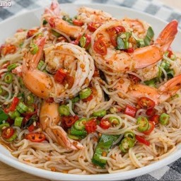 ยำขนมจีนกุ้งสุก