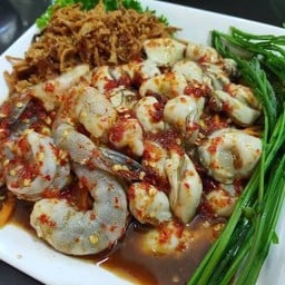 ยำกุ้งสดหอยนางรม