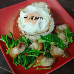 คะน้าหมูกรอบ (Stir-fried Chinese Kale and Crispy Pork)