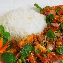 ข้าวยำไก่แซบ (ไก่กรอบ)