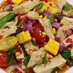 ยำข้าวโพดหมูยอไข่แดงเค็ม