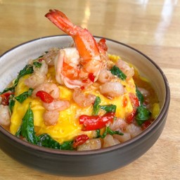 ข้าวไข่ข้นกระเพรากุ้ง