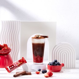 Mix Berry Cream made with KitKat