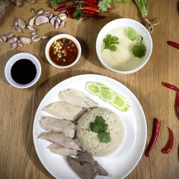 ตอง ข้าวมันไก่